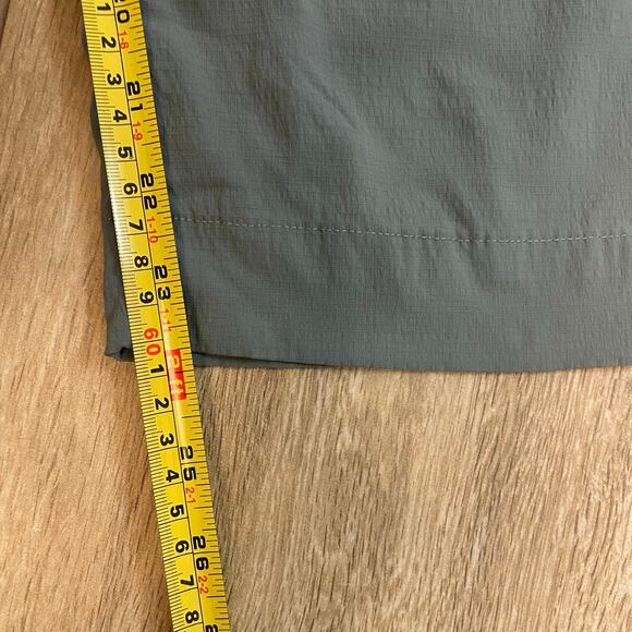 Athleta Trekkie Straight Crop Pants Size 8 Gray Nylon Stretch Hiking Travel - Picture 8 of 10